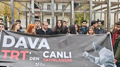 CHP Malatya Gençlik Kolları, TRT İl Temsilciliği önünde yaptığı basın