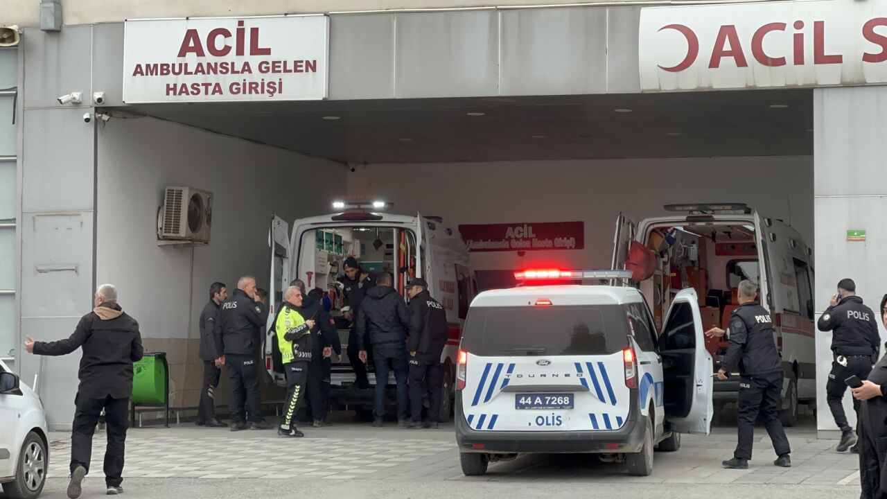 Ekip otosu içerisinde aniden rahatsızlanan polis memuru, olay yerine sevk