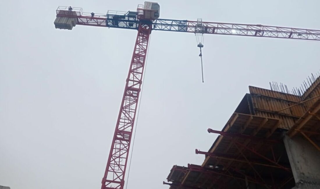 Malatya Yeşilyurt'taki Adliye Lojmanları inşaatında çalışan iki işçi, 3 aydır