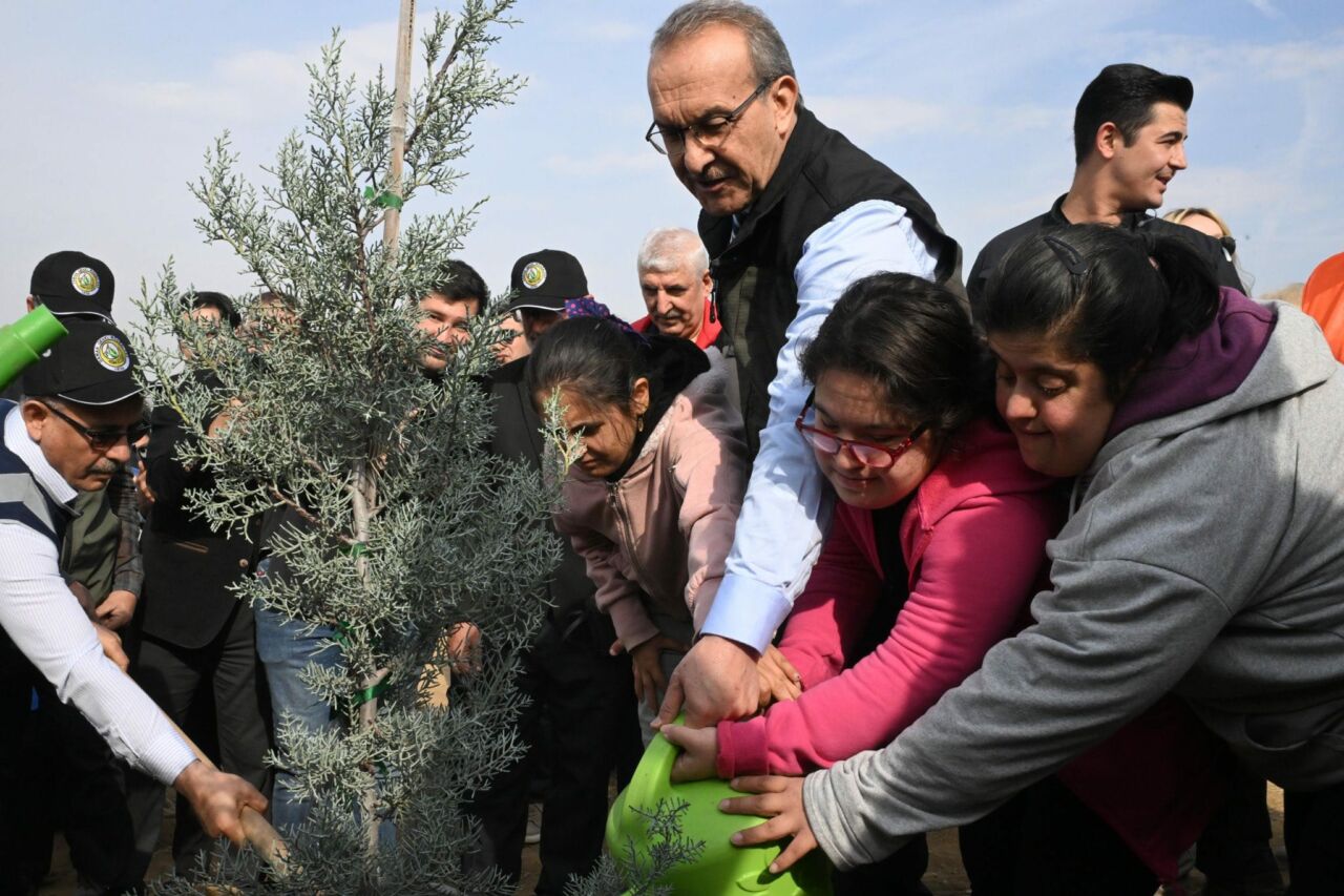 Cumhurbaşkanı Erdoğan'ın himayesindeki 11 Kasım Milli Ağaçlandırma Günü, Malatya'da "Sevdamız