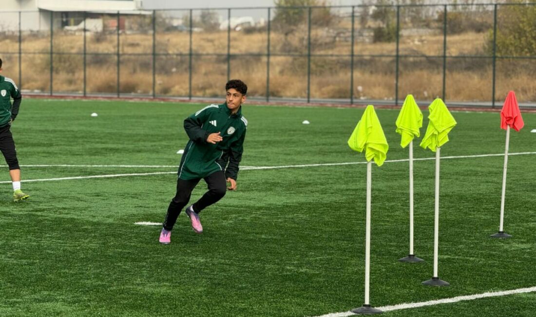 Yeşilyurt Spor Kulübü altyapısının yıldız adaylarından 14 yaşındaki Emir Süleyman