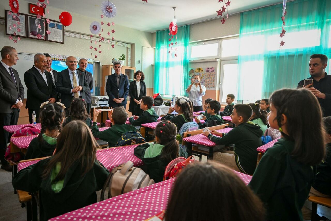 Malatya Büyükşehir Belediye Başkanı Sami Er, Mehmet Emin Bitlis İlkokulu’nu