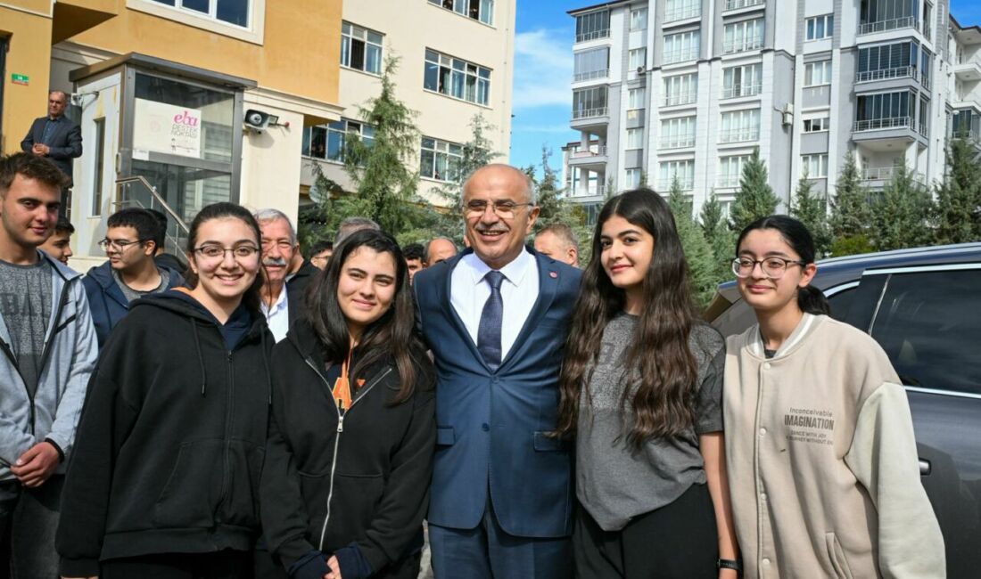 Malatya Büyükşehir Belediye Başkanı Sami Er, Beydağı Anadolu Lisesi ziyaretinde