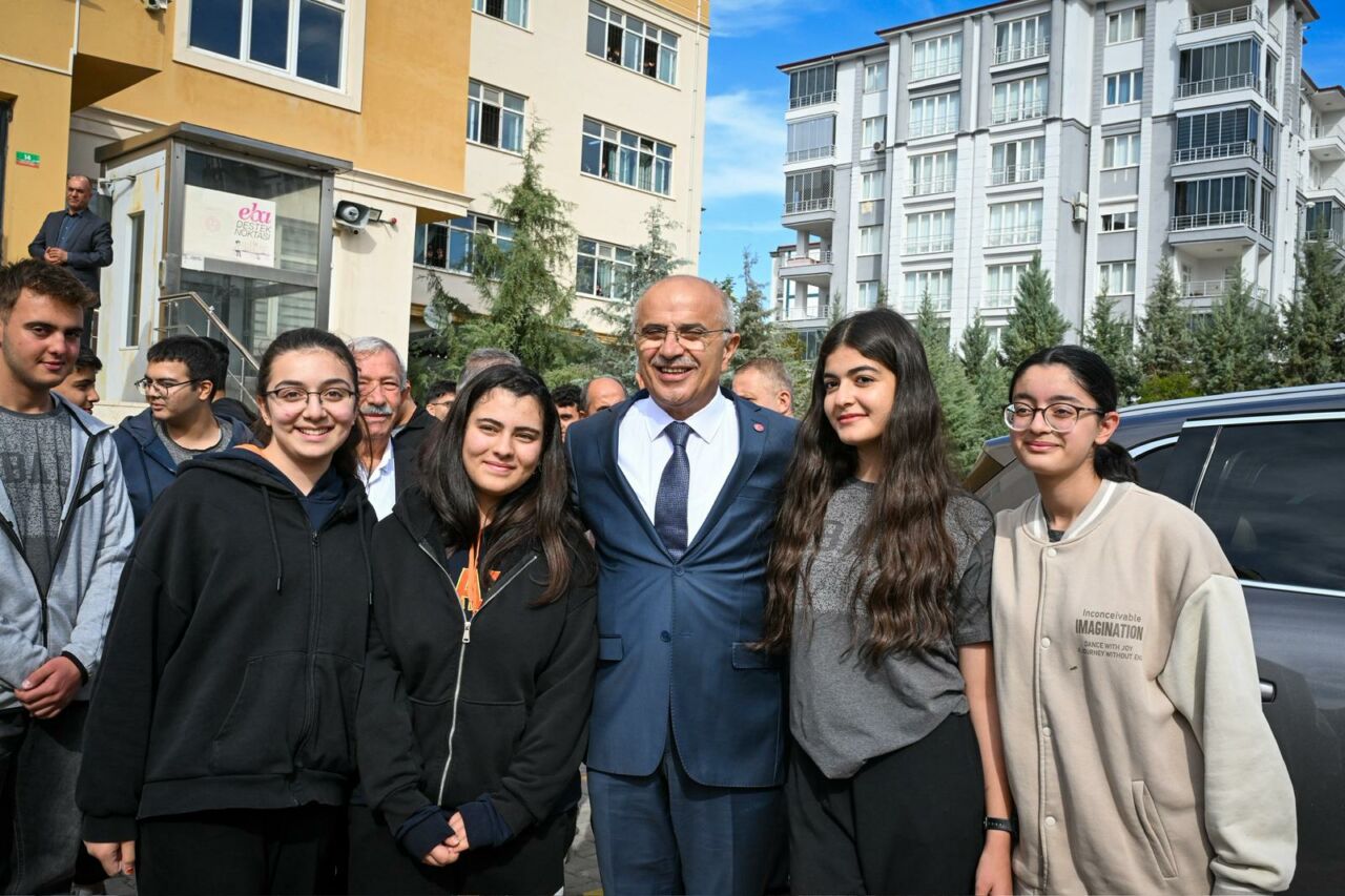 Malatya Büyükşehir Belediye Başkanı Sami Er, Beydağı Anadolu Lisesi ziyaretinde
