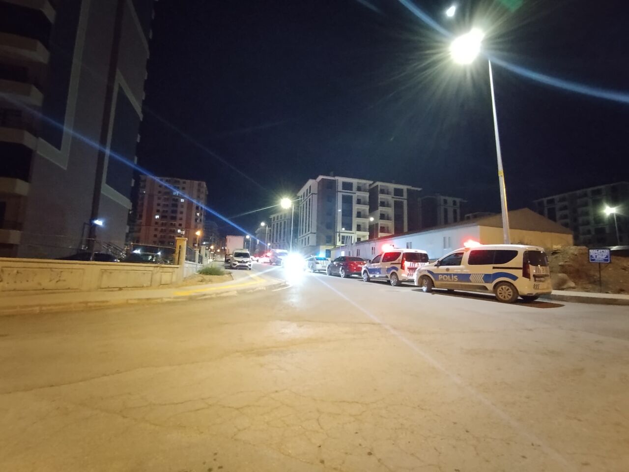Malatya Battalgazi'deki TOKİ şantiyesinde 24 yaşındaki N. K., karın bölgesinden