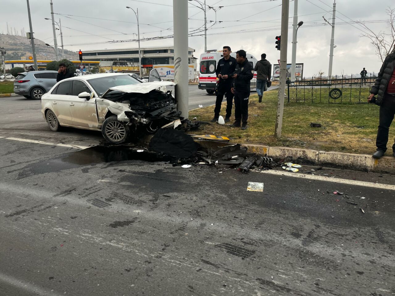 Malatya-Elazığ karayolu üzerindeki TÜVTÜRK Kavşağı’nda meydana gelen zincirleme trafik kazasında