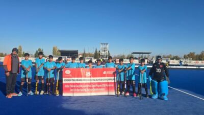 Malatya'yı temsil eden U13 İl Karması Erkek Hokey Takımı, Konya'da