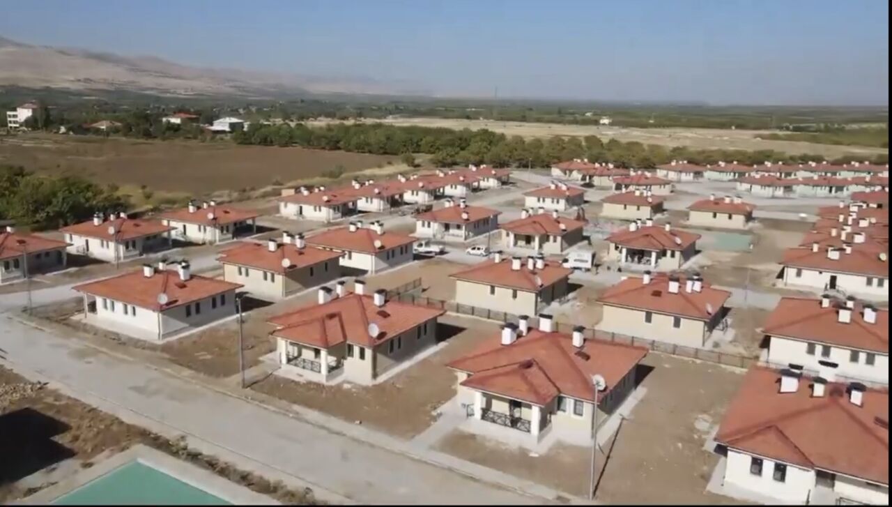 Malatya'da kalıcı yerleşim süreci hız kesmiyor. Deprem sonrası yapımı tamamlanan