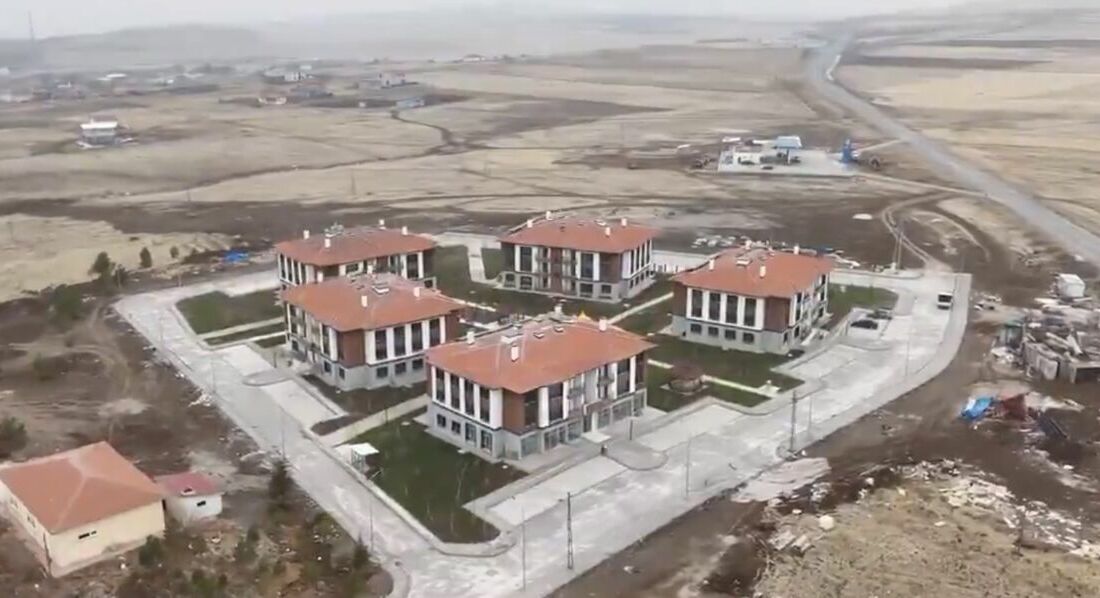Arguvan Konutları Teslim Ediliyor: Bölgenin Barınma İhtiyacına Büyük Katkı Malatya'nın Arguvan ilçesinde tamamlanan 57 konutluk toplu yaşam projesinde heyecan