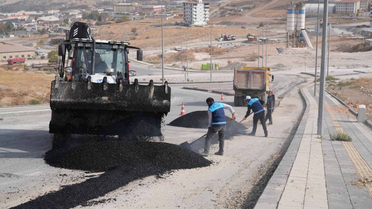 Battalgazi Belediyesi Fen İşleri ekipleri, Çamurlu Mahallesi ve Venk Tepesi'nde