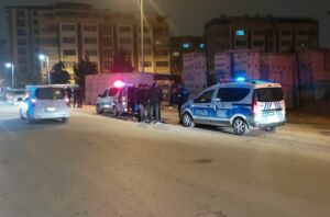 Malatya Turgut Özal Mahallesi'nde alacak verecek tartışması kanlı bitti. Boynundan