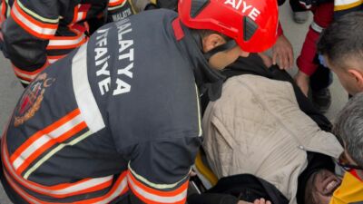 Malatya’nın Yeşilyurt ilçesinde Kuzey Kuşak Çevreyolu üzerinde kamyon ile kamyonetin