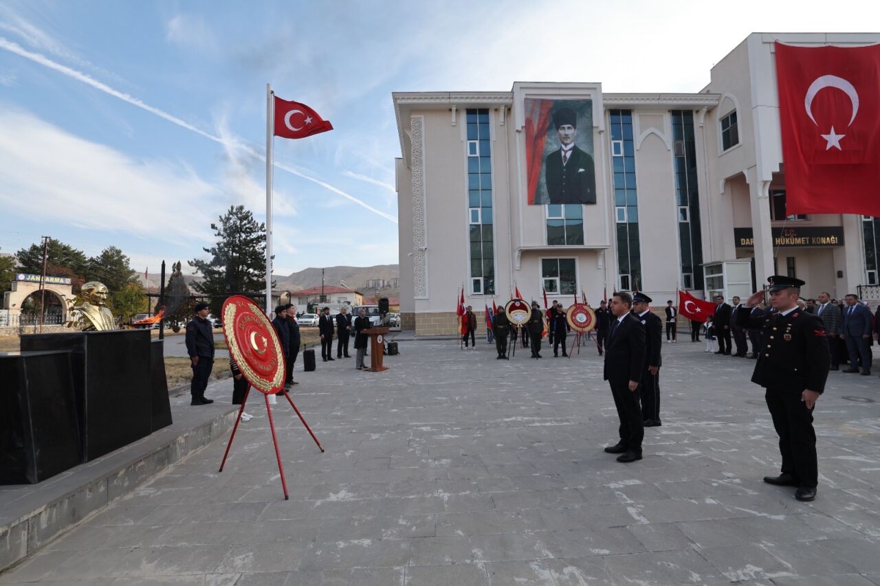 Türkiye Cumhuriyeti'nin kurucusu Gazi Mustafa Kemal Atatürk, vefatının 87. yıldönümünde