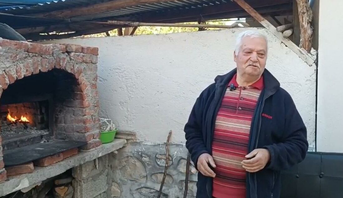 Malatya'nın Darende ilçesinde, Fadime ve Mahmut Efe çifti, eski toprak