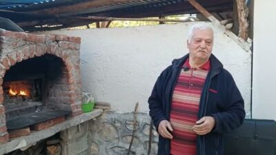 Malatya'nın Darende ilçesinde, Fadime ve Mahmut Efe çifti, eski toprak