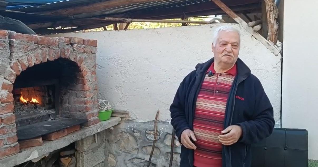 Malatya'nın Darende ilçesinde, Fadime ve Mahmut Efe çifti, eski toprak