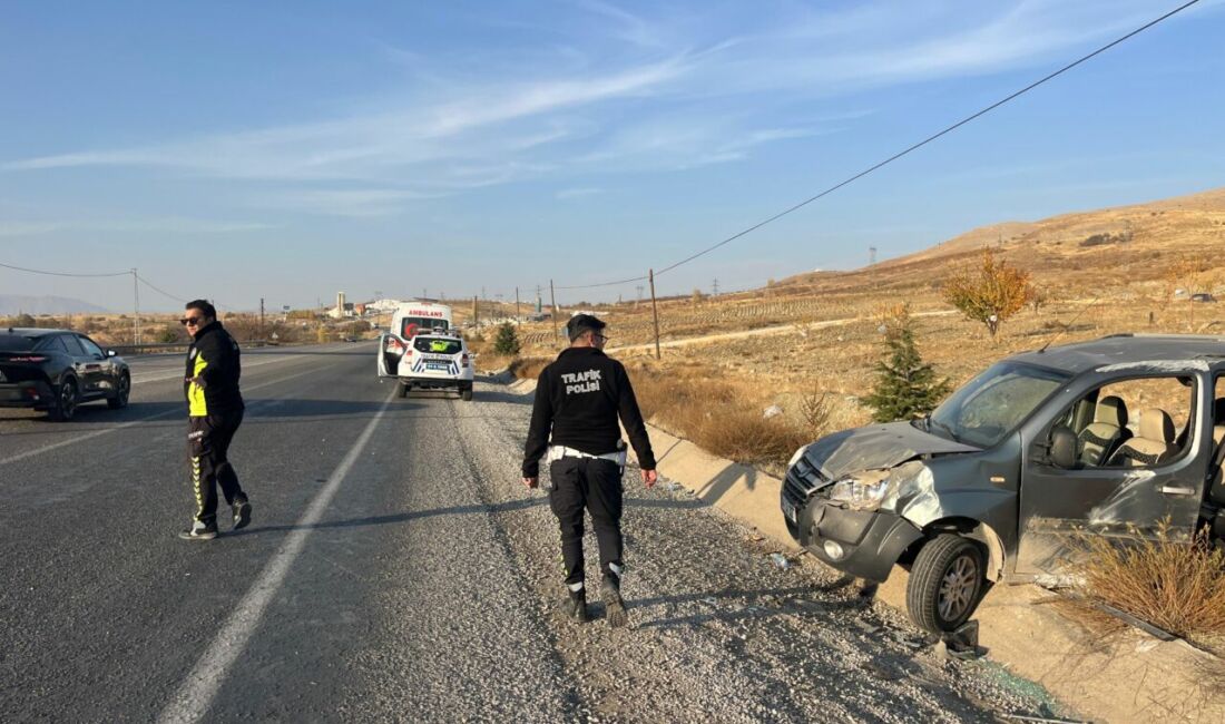 Malatya-Adıyaman Karayolu üzerinde Doğanşehir Savaklı mevkiinde kontrolden çıkan hafif ticari
