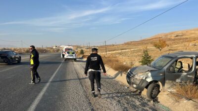 Malatya-Adıyaman Karayolu üzerinde Doğanşehir Savaklı mevkiinde kontrolden çıkan hafif ticari