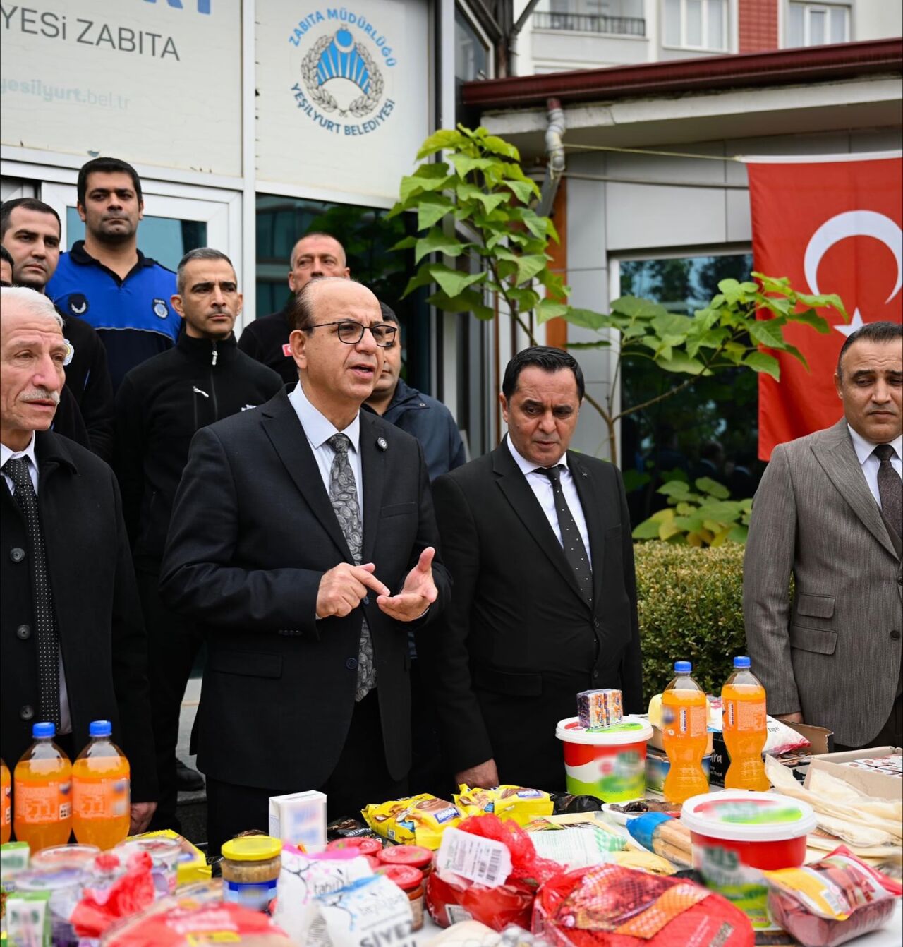 Yeşilyurt Belediyesi Zabıta ekipleri, halk sağlığını korumak amacıyla ilçe genelinde