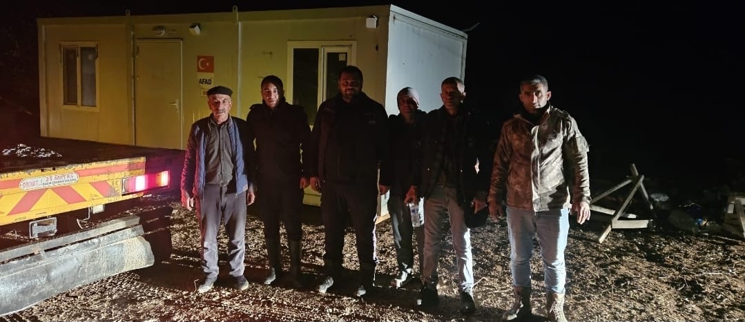 Malatya'nın Hekimhan ilçesinde evi tamamen yanan Emre Yılmaz, Kahramanmaraş'tan Malatya'ya