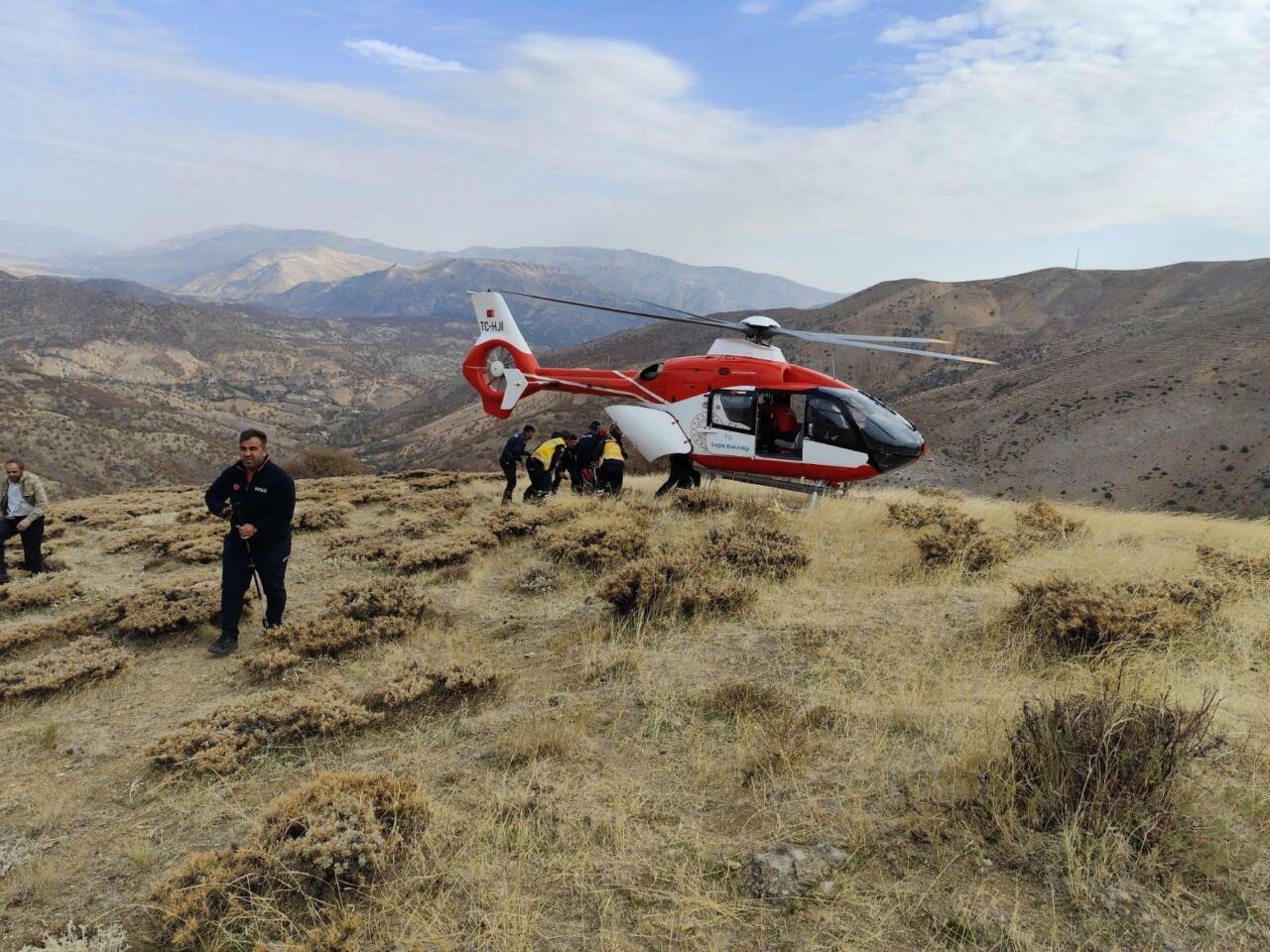 Malatya'nın Doğanşehir ilçesinde ağaç kesimi yaparken uçuruma yuvarlanan 49 yaşındaki