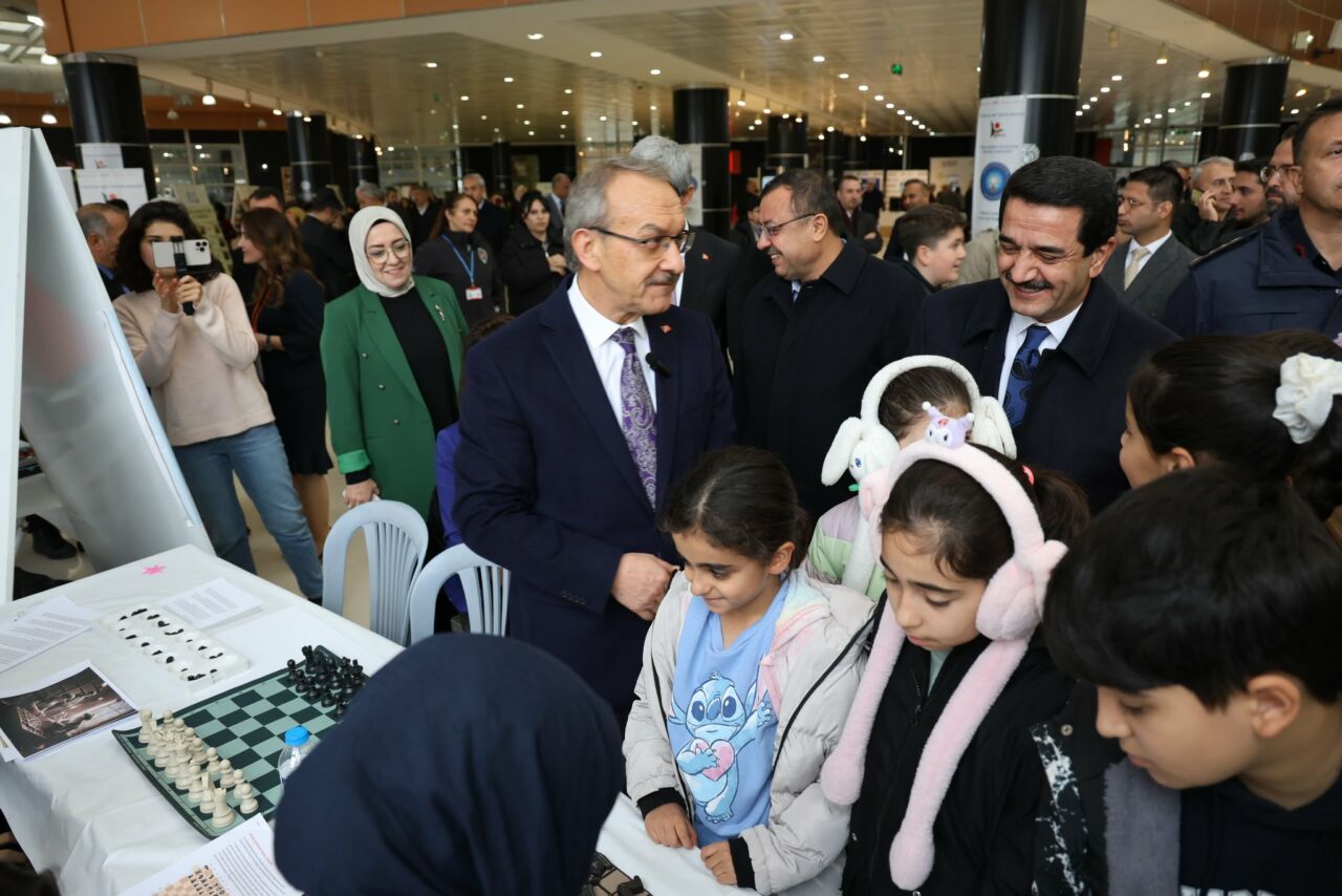 Malatya’da düzenlenen “Köklerden Geleceğe Bilimin Işığında – TÜBİTAK 4007 Bilim