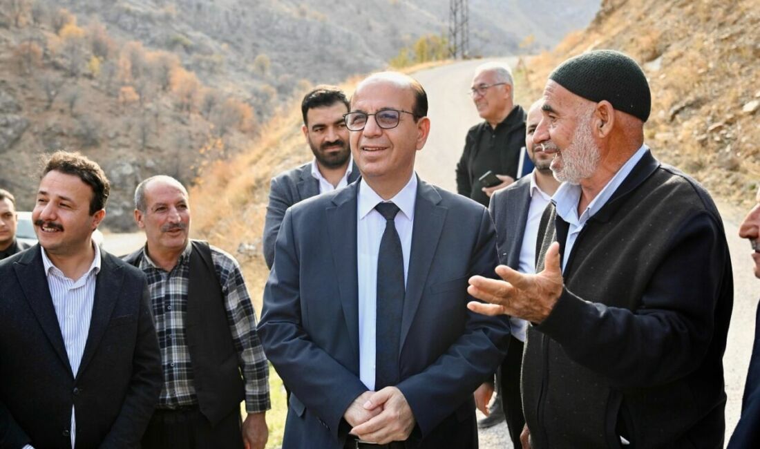 Yeşilyurt Belediyesi, kırsal mahallelerde yol güvenliğini ve konforunu artırmak amacıyla