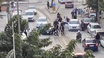 Malatya Kernek Meydanı yakınlarında trafikte başlayan tartışma kanaya dönüştü. Dört
