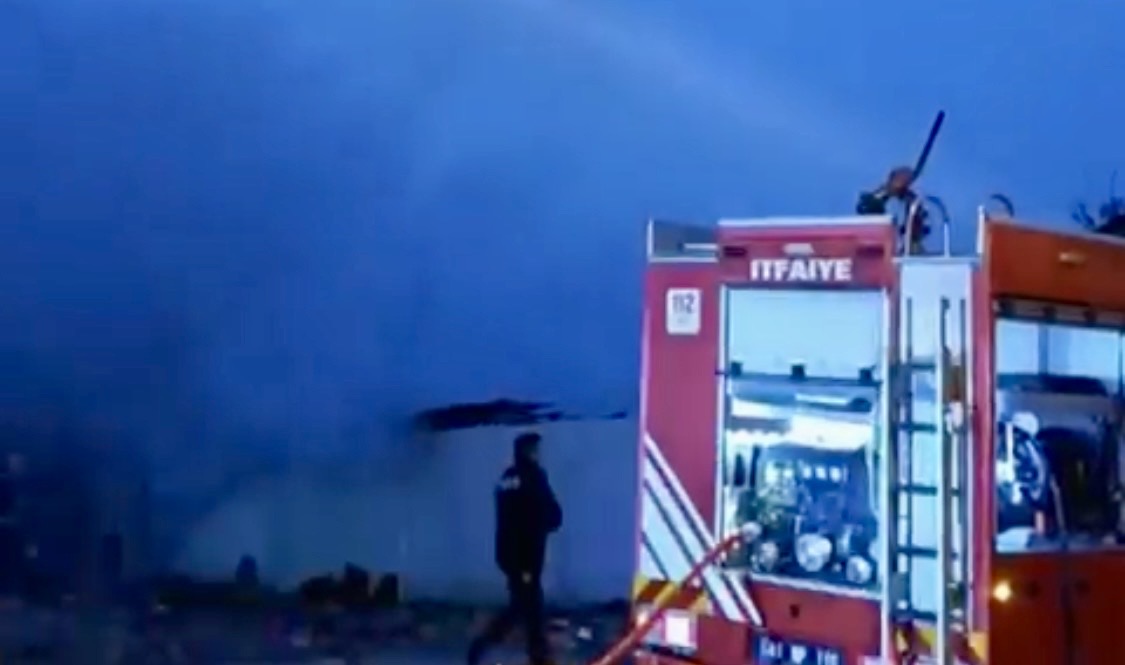 Malatya’nın Kiltepe Mahallesi’nde bir evin müştemilatında çıkan yangın, paniğe yol