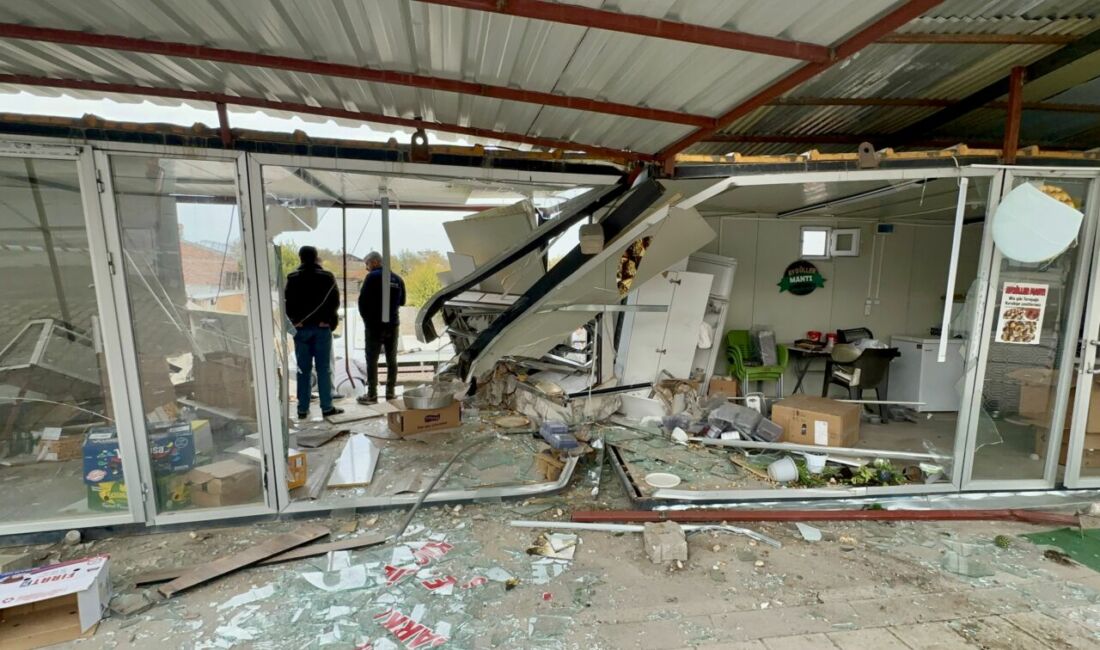Malatya'nın Yeşilyurt ilçesinde sabah saatlerinde büyük bir kaza yaşandı. Ara