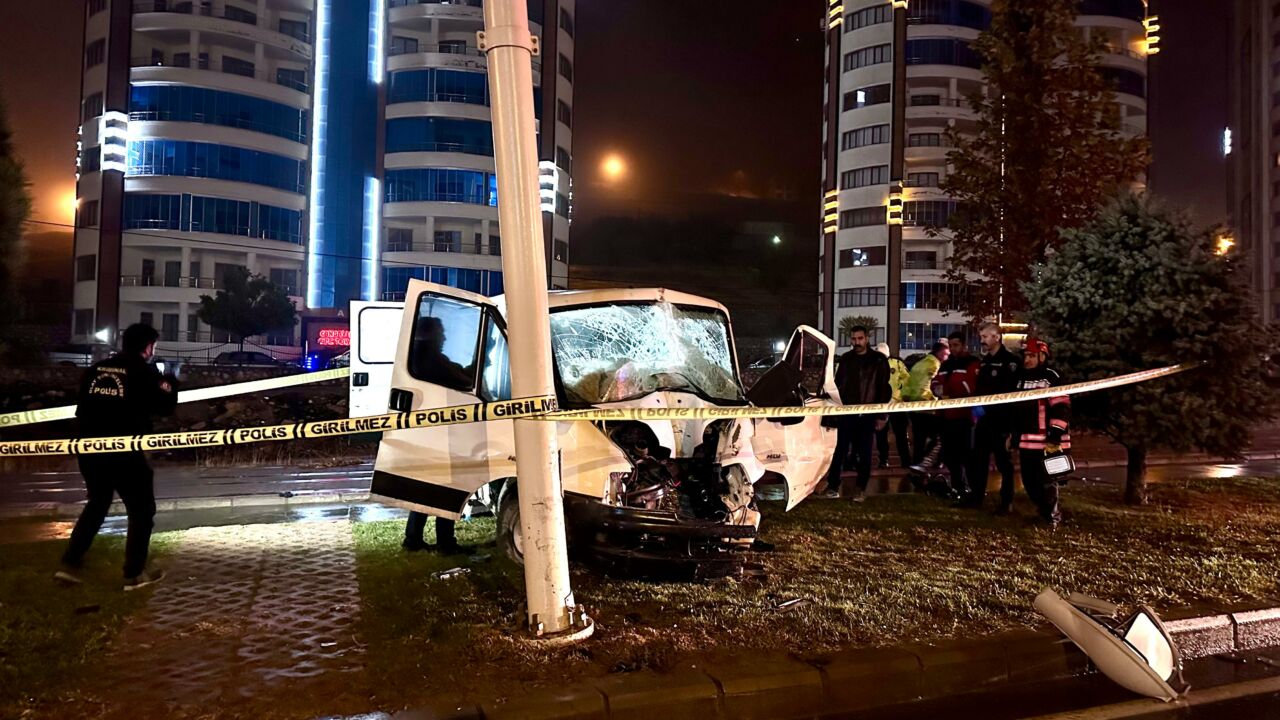Malatya Çevre Yolu'nda gece yarısı meydana gelen feci trafik kazasında,