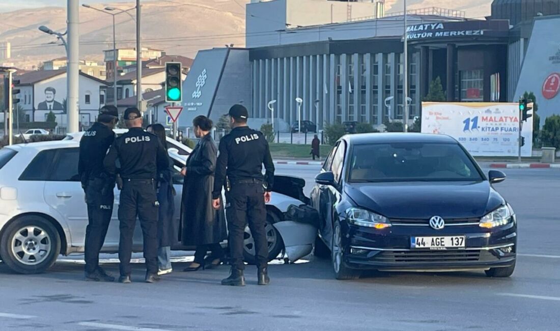 Malatya'nın yoğun trafiğinin yaşandığı İstasyon Kavşağı'nda iki otomobil çarpıştı. Kazada