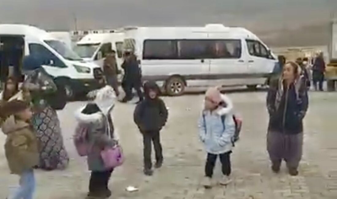 Malatya'da Bulgurlu Şehit Hamit Fendoğlu İlkokulu velileri, okul servis saatlerindeki