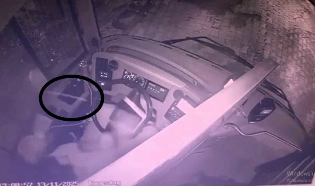 Trafikte tartıştığı belediye otobüsü şoförüne sinirlenen maganda, içerisinde yolcuların bulunduğu