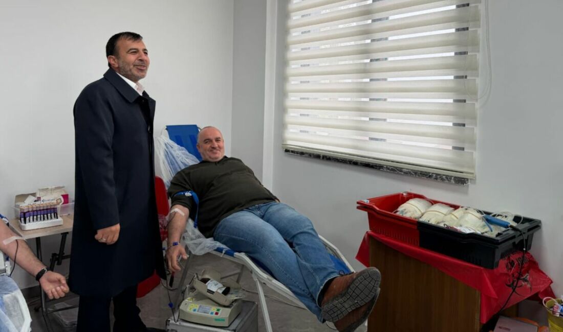 Pütürge Belediye Başkanı Mikail Sülük, Kızılay'ın ilçede düzenlediği kan bağışı