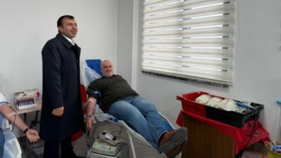 Pütürge Belediye Başkanı Mikail Sülük, Kızılay'ın ilçede düzenlediği kan bağışı