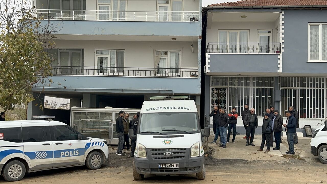 Malatya'nın Battalgazi ve Yeşilyurt ilçelerinde şüpheli iki ölüm vakası yaşandı.