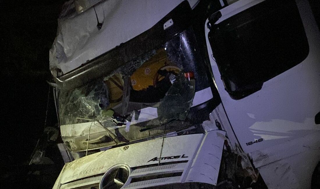 Malatya-Adıyaman Karayolu, Doğanşehir Erkenek mevkiinde direksiyon hakimiyetini kaybeden tır sürücüsü
