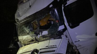 Malatya-Adıyaman Karayolu, Doğanşehir Erkenek mevkiinde direksiyon hakimiyetini kaybeden tır sürücüsü