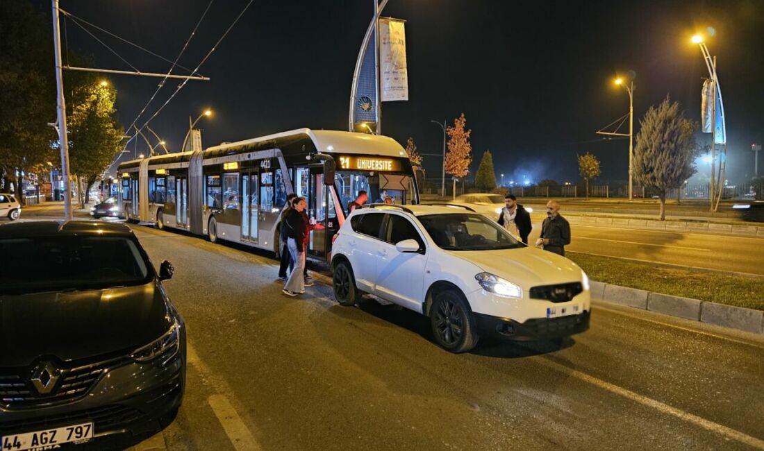 Malatya'da çevreyolu üzerinde bir özel araç sürücüsünün, yol verme tartışması
