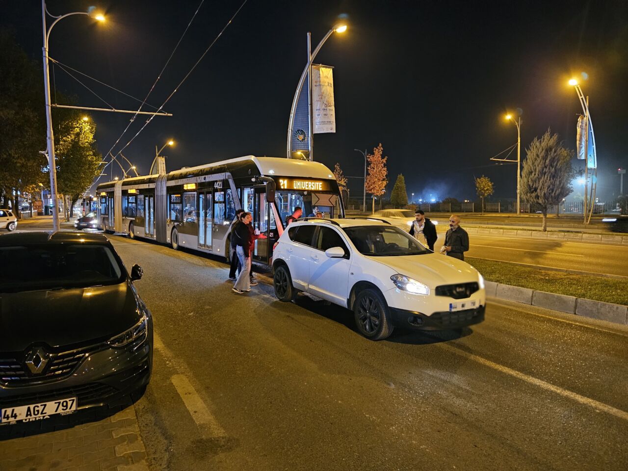 Malatya'da çevreyolu üzerinde bir özel araç sürücüsünün, yol verme tartışması