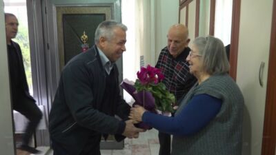51 Yıl Sonra Duygulandıran Vefa Ziyareti Malatya'da Ziya Gökalp İlkokulu'ndan emekli öğretmen Müjdet Avcı, tam 51