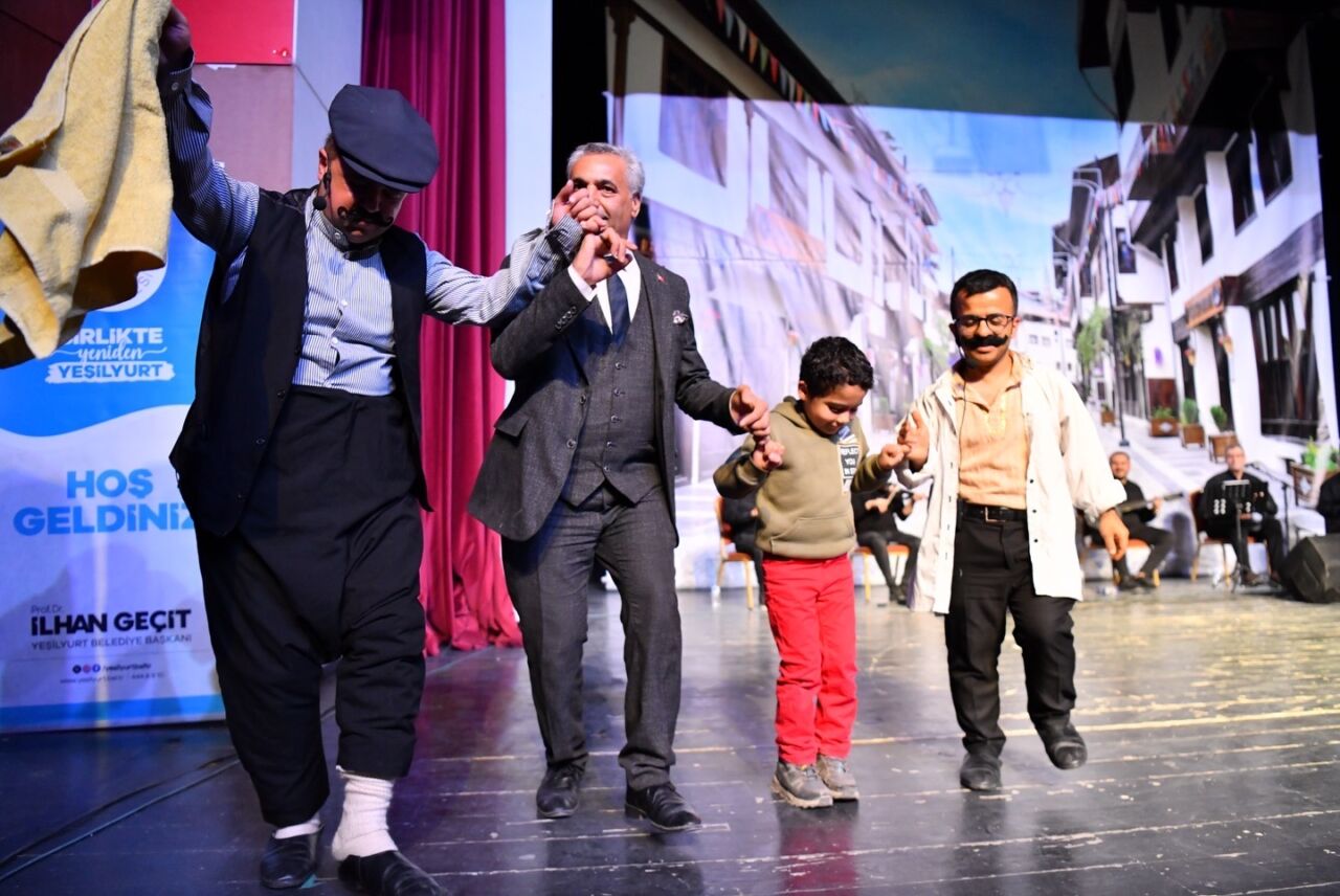 Yeşilyurt Belediyesi tarafından düzenlenen kültür sanat etkinliğinde sahnelenen “Havlucu Memed