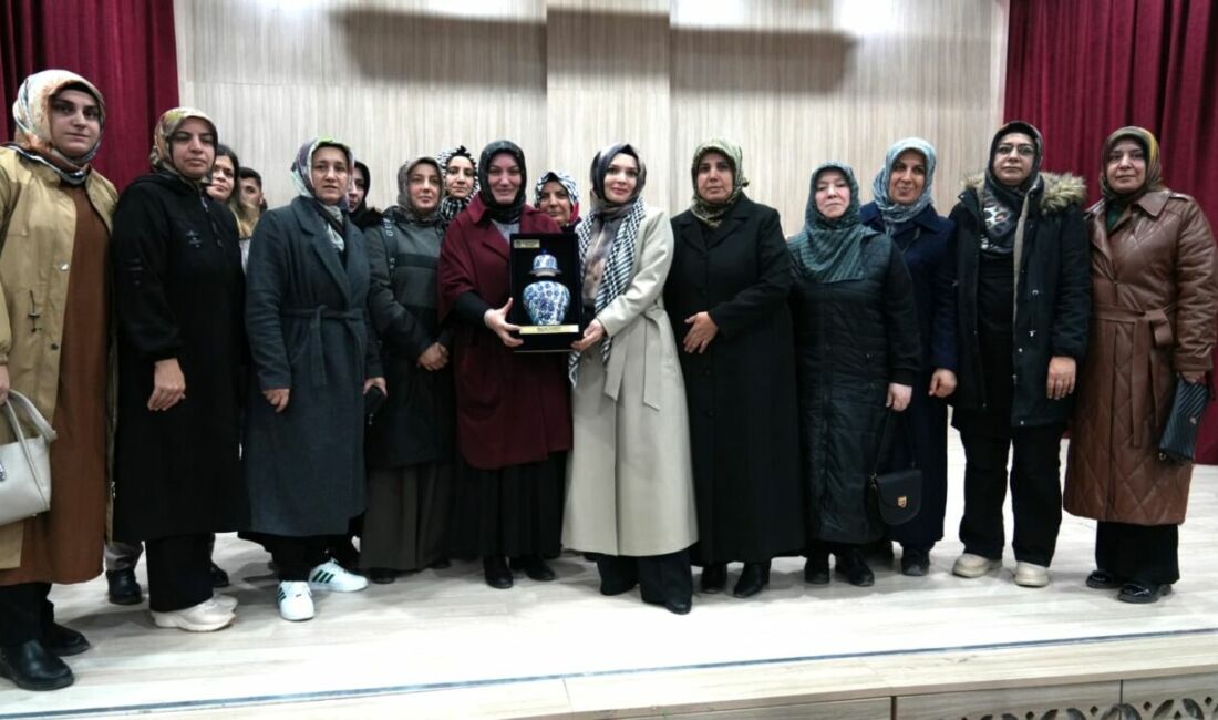 Battalgazi Belediyesi'nin düzenlediği "Uzaktan Sevmek Kudüs" konferansına gençler büyük ilgi