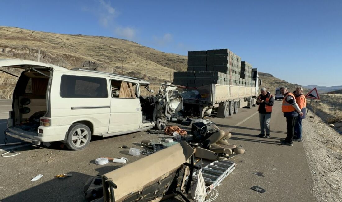 Akçadağ ilçesi Kozluca mevkiinde sabah saatlerinde meydana gelen trafik kazasında