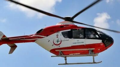Darende’de Kalp Krizi Geçiren Kadın Helikopterle Malatya’ya Sevk Edildi Malatya’nın Darende ilçesinde kalp krizi geçiren 77 yaşındaki F.Y., Darende