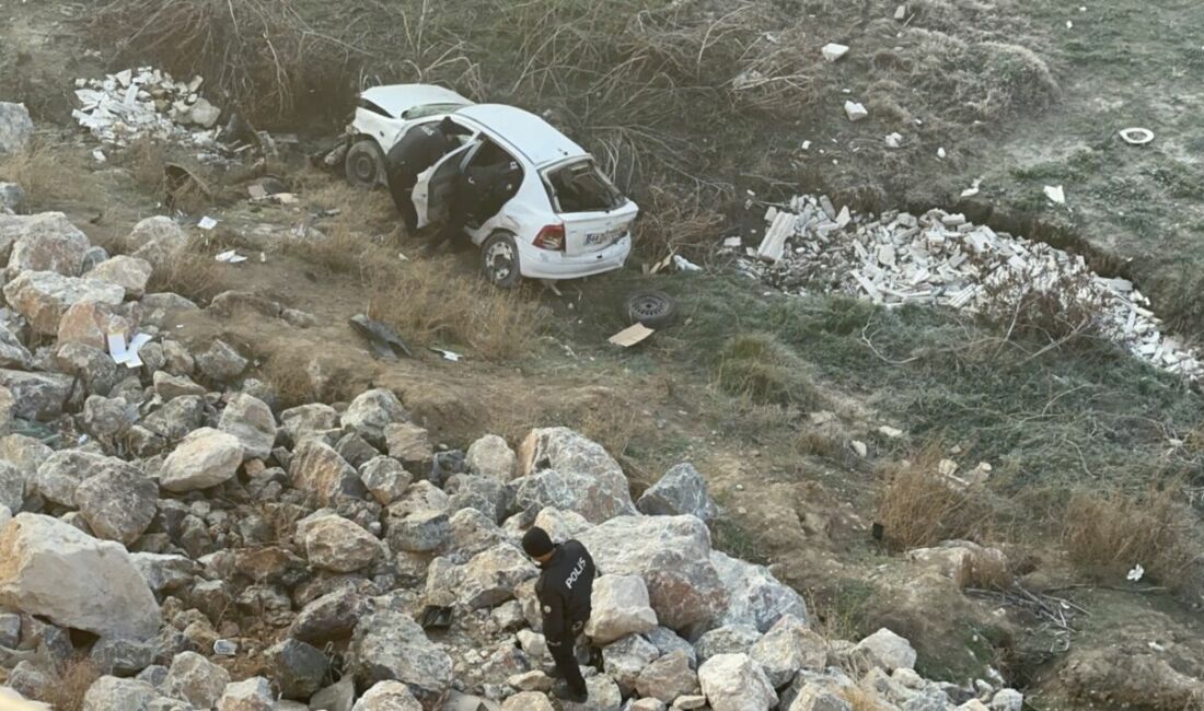 Malatya’da Buzlanma Faciası: Otomobil Köprüden Uçtu, 1 Ölü Malatya’da sabah saatlerinde gizli buzlanma nedeniyle kontrolden çıkan otomobil, köprü