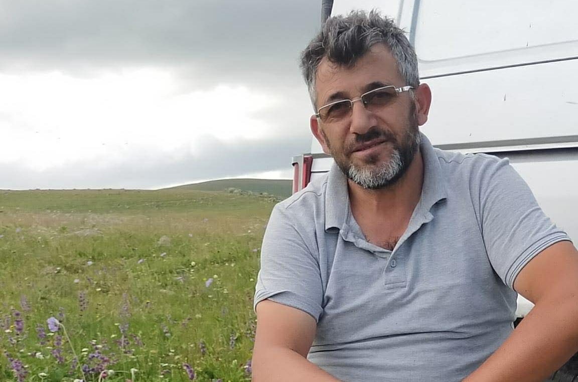 Kars platosunda arıcılık yapan Ali Yağışan, üretim anlayışını “Arıların dünyasına