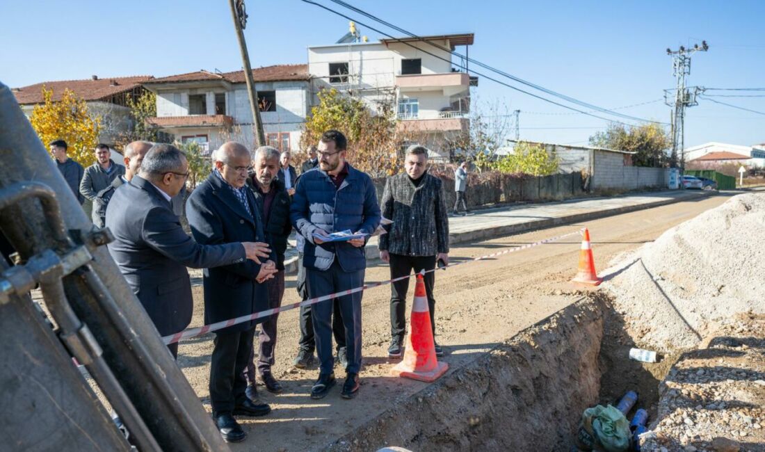 Büyükşehir Belediye Başkanı Sami Er, Eskimalatya'da mahalle muhtarlarıyla bir araya