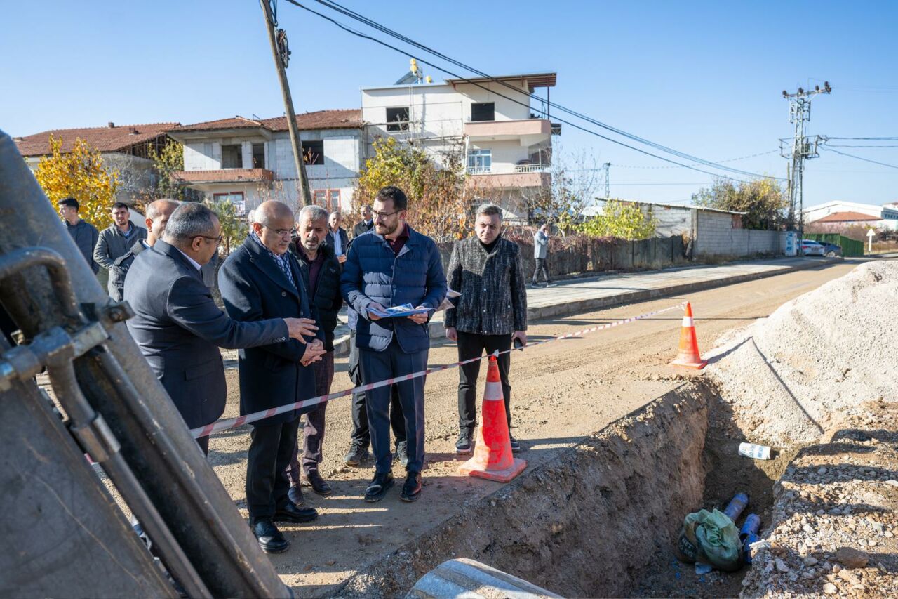 Büyükşehir Belediye Başkanı Sami Er, Eskimalatya'da mahalle muhtarlarıyla bir araya